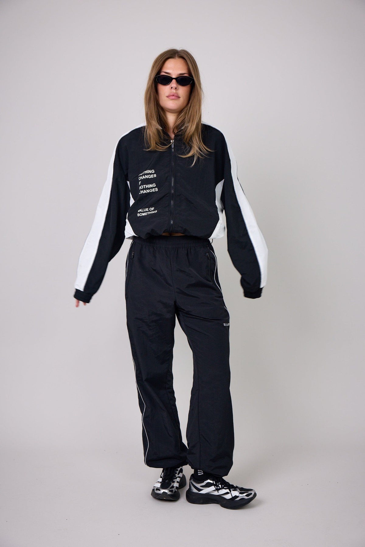 11UNSTOPPABLE WINDBREAKER