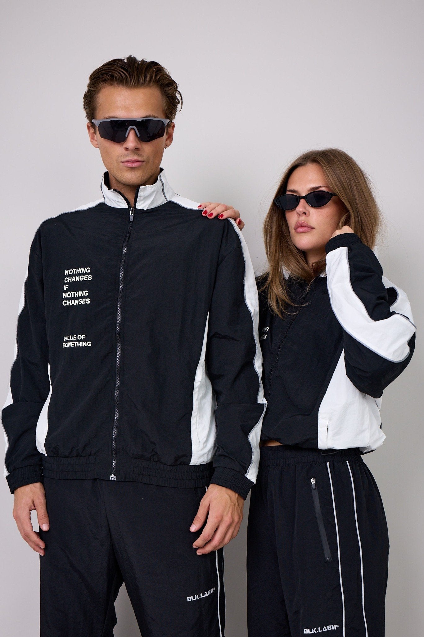 11UNSTOPPABLE WINDBREAKER